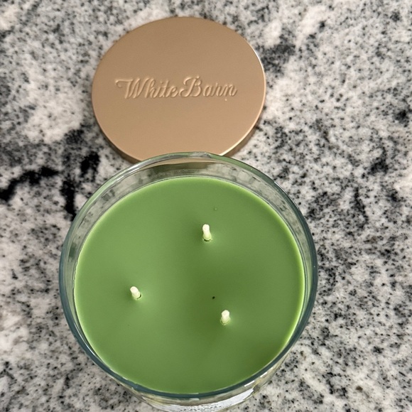 White Barn Fresh Balsam Candle with Gold Lid - Picture 2 of 2